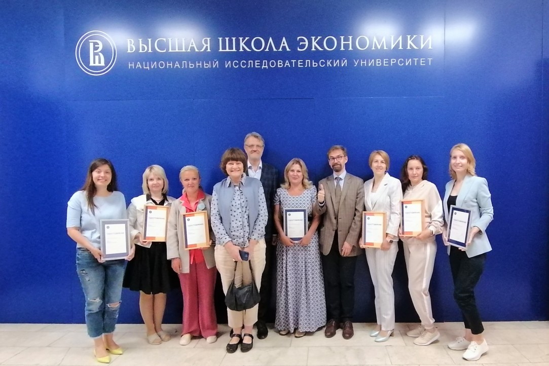 Первым учителям — партнерам НИУ ВШЭ вручены сертификаты факультета социальных наук
